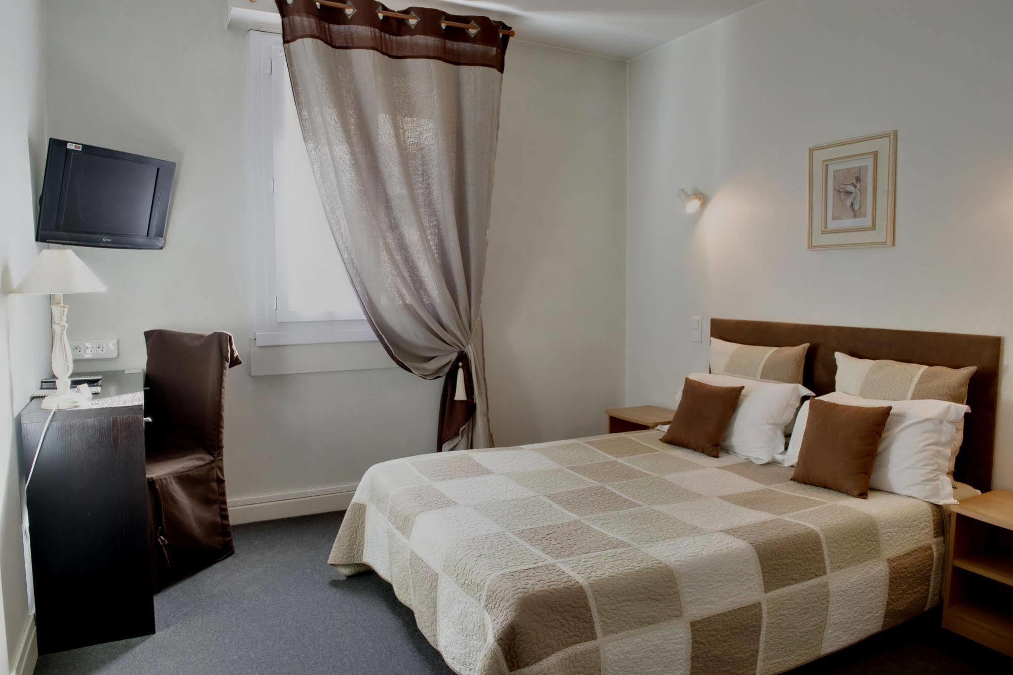 Logis Hotel Orly Ales Ngoại thất bức ảnh